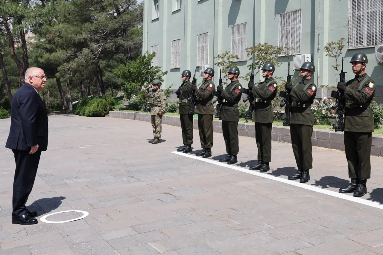 Bakan Güler Kahramanmaraş'ta TSK Birliklerini Denetledi