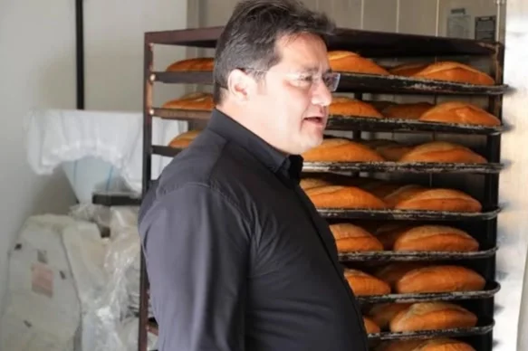 Bolvadin'de Halk Ekmek Gişelerinde Yoğunluk