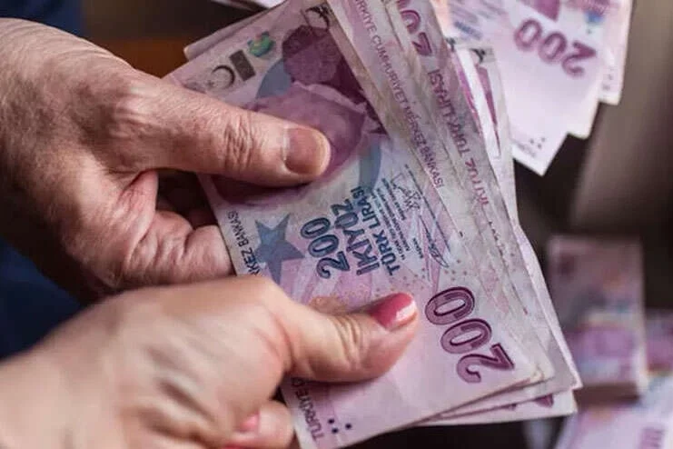 AK Parti'den Emekliye Dev Zam Teklifi: En Düşük Aylık 23.552 TL'ye Yükseliyor