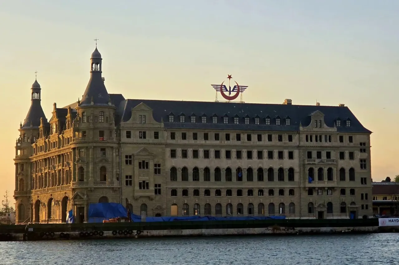 Haydarpaşa Garı'nda Restorasyonda Önemli Aşama Tamamlandı: Cephe İskeleleri Söküldü