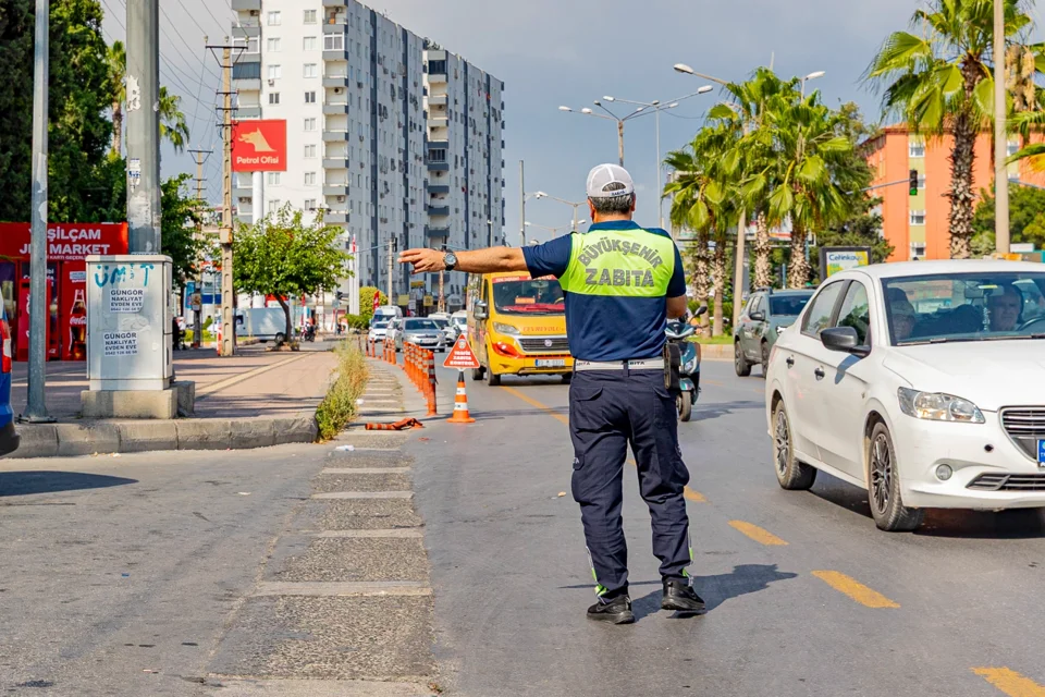 Mersin'de Sıcaklar Bastırdı: Toplu Taşıma Araçlarında Klima ve Hijyen Denetimleri Sıklaşıyor