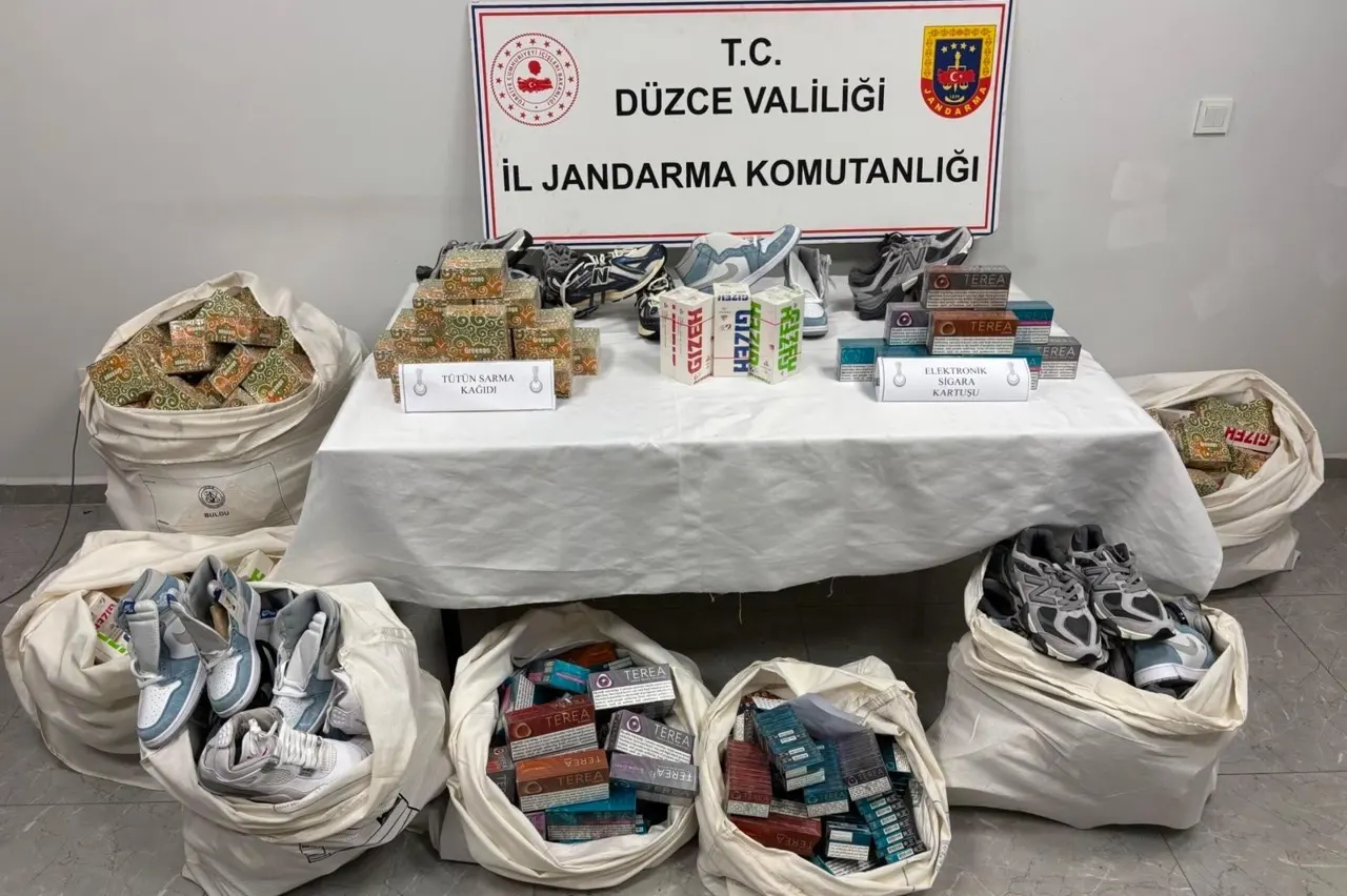 Düzce’de Kargo Firmalarıyla Yapılan Kaçakçılığa Operasyon: 920 Paket Elektronik Sigara Kartuşu Ele Geçirildi