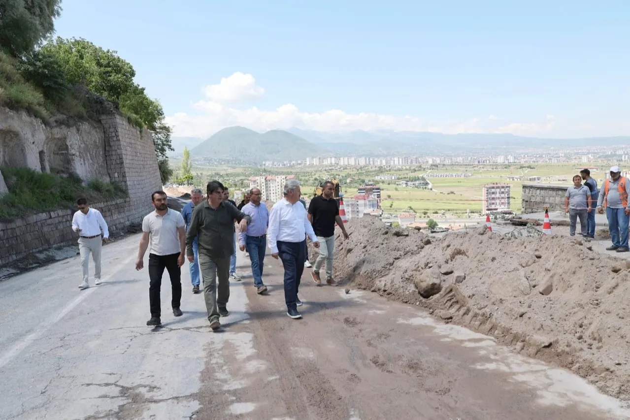 Melikgazi Belediyesi, Çöken İstinat Duvarına Acil Müdahale Ediyor