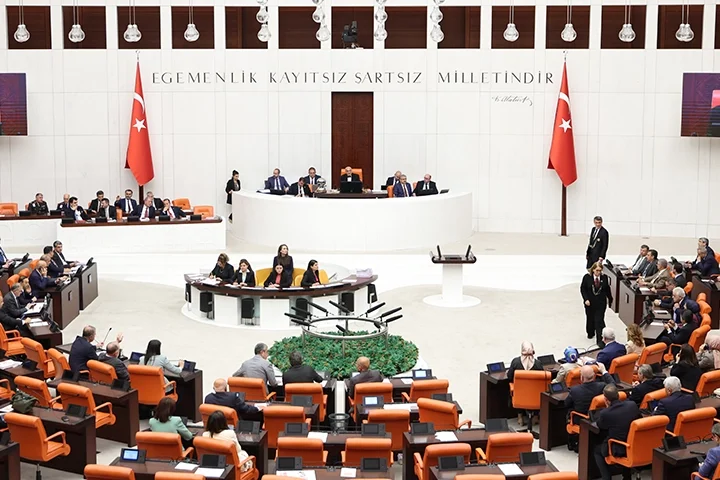 Uzman Erbaşlardan Sözleşmeli Erlere Yeni Haklar: TSK Personel Sisteminde Önemli Değişiklikler Yasalaştı