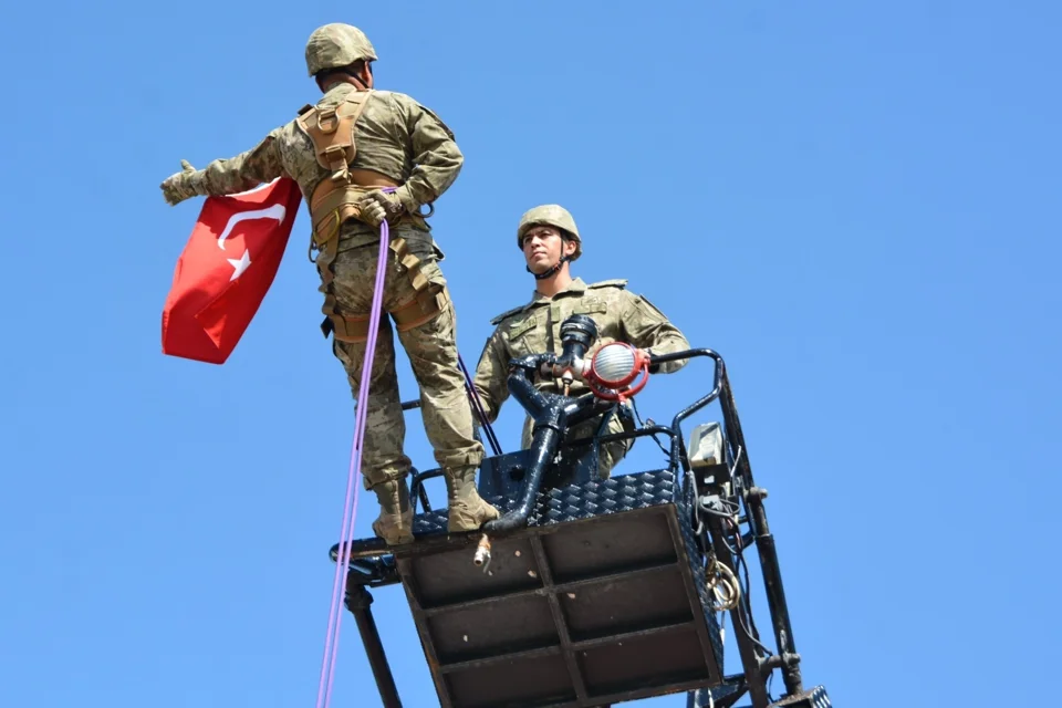 Türk Kara Kuvvetleri 2235 Yaşında: Gölcük'te Coşkulu Kutlama