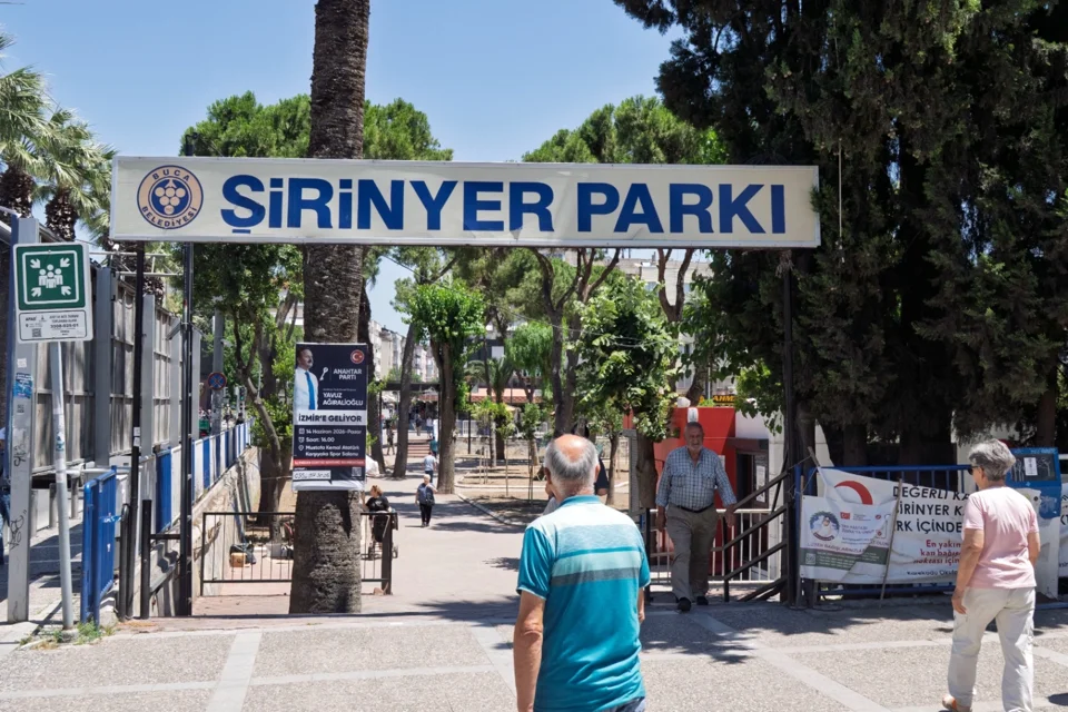 İzmir'de Tarihi Şirinyer Parkı Kapsamlı Bir Yenileme Çalışmasıyla Hayat Buluyor