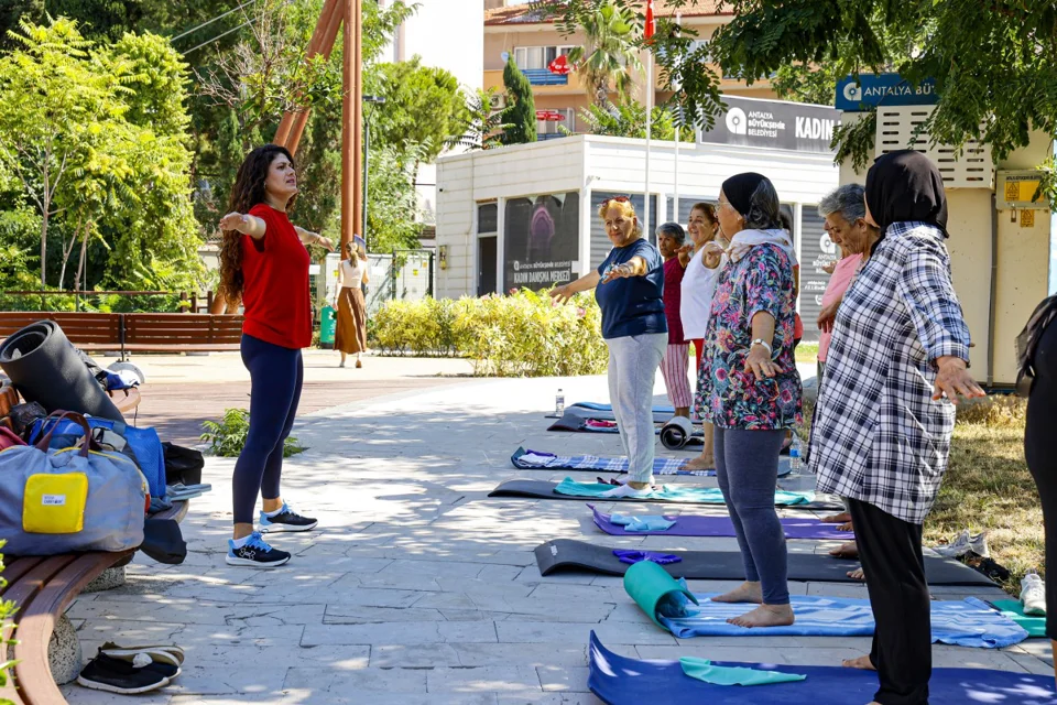 Antalya'da Kadın Danışma Merkezi'nde Sabah Sporu Uygulaması Başladı: Zinde Başlangıçlar İçin Pilates, Yoga ve Aerobik