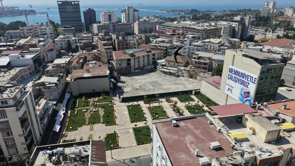 Mersin'de Zafer Çarşısı'nda Kaçak Yapılar Mevzuata Uygun Kaldırıldı, Tarihi Dokunun Korunması İçin Adımlar Atılıyor
