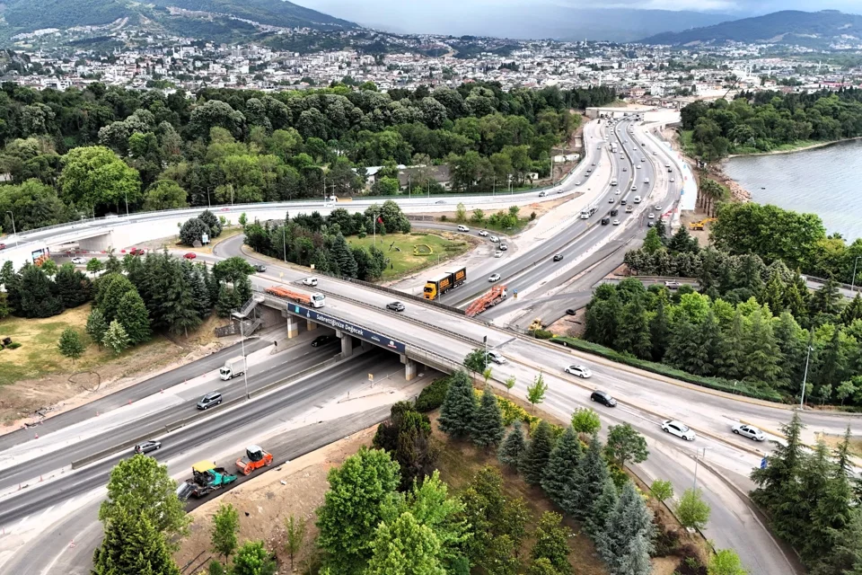 Başiskele Koridoru'nda Köprü Kiriş Montajları Tamamlandı, Projede Yüzde 82 İlerleme
