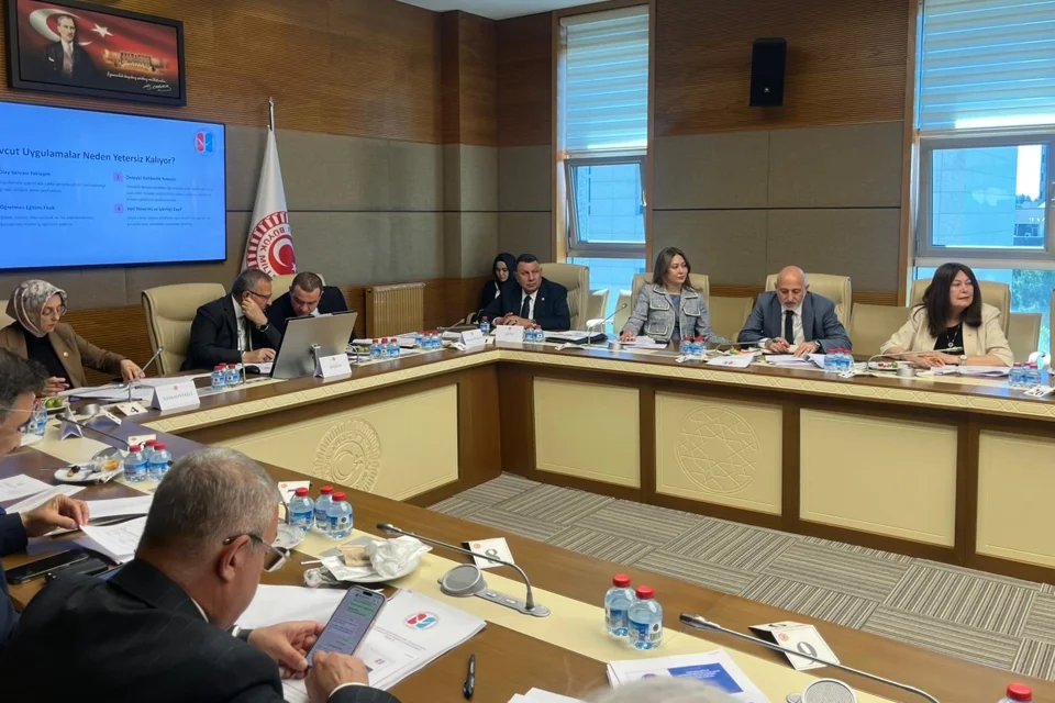 TBMM Komisyonu, Çocukların Dijital Riskleri ve Eğitim Politikalarını Gözden Geçiriyor