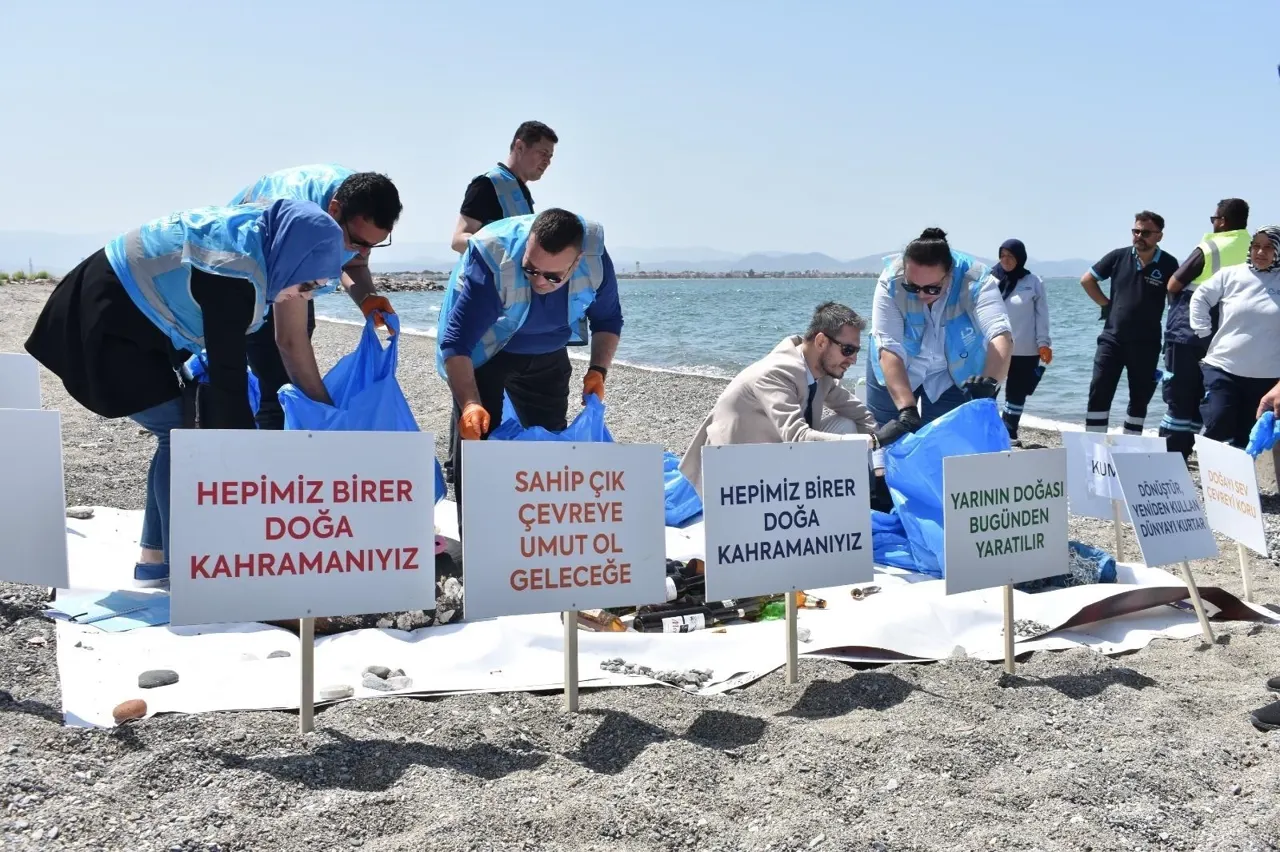 Balıkesir’de kıyı temizliği çalışmaları: Altınkum Dalyan’da çevre etkinliği