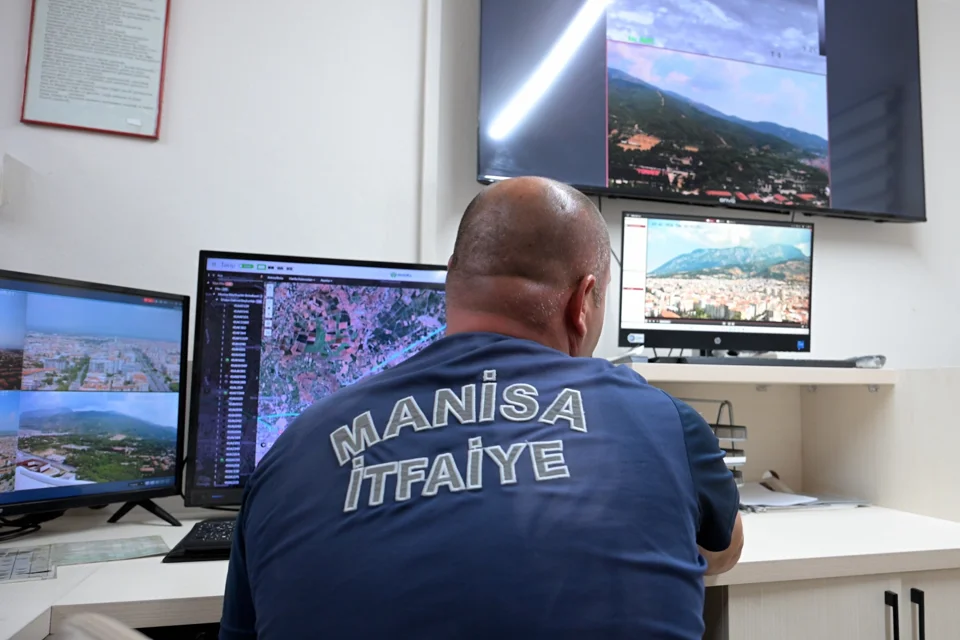 Manisa'da Yangınla Mücadelede Yapay Zeka Devrede: 360 Derece Termal Kameralar Devriye Başladı
