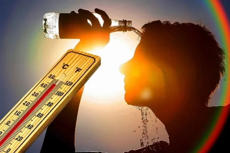 Türkiye'de Sıcak Hava Etkisini Sürdürüyor, İki Bölgede Kuvvetli Rüzgar Uyarısı