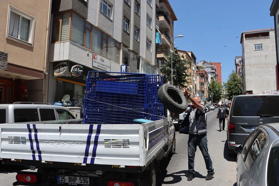 Maltepe'de Kapsamlı Denetim: Kaldırımlar Boşaltıldı, İşyerlerinde Hijyen ve Fiyat Denetimi