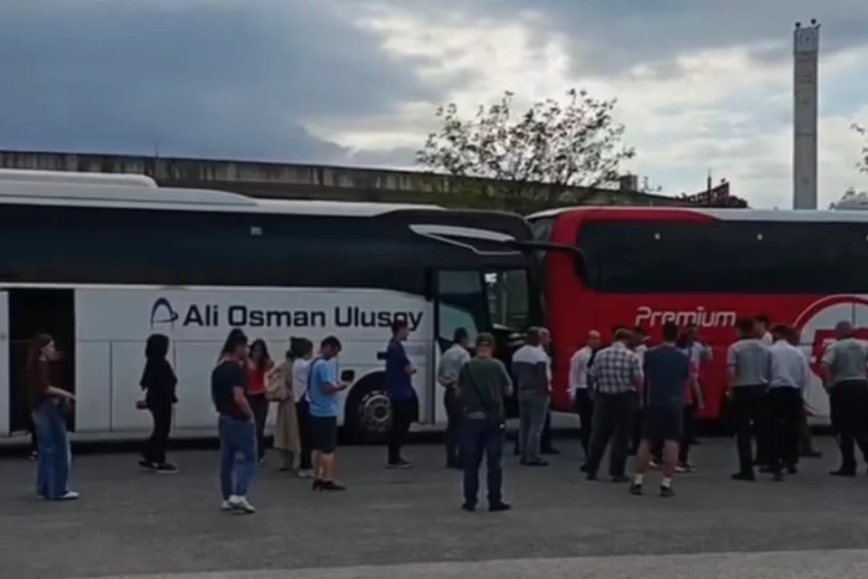 Düzce Otogarı'nda Yolcu Otobüsleri Çarpıştı: Yaralı Yok