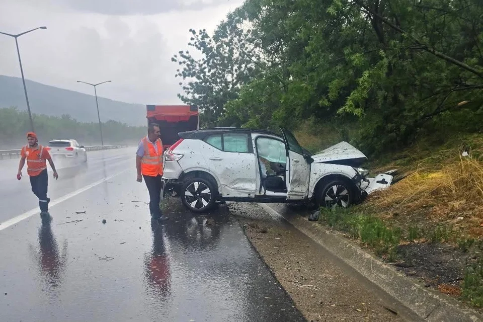 Düzce'de Yağış Kazaya Yol Açtı: Tır Sürücüsünden Kahramanlık Örneği