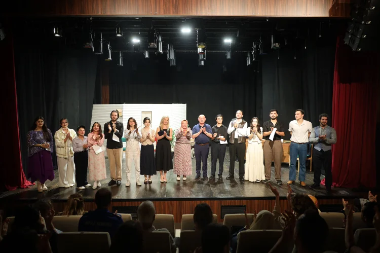 Genç Sahne’den “Kapılar” Sahneye Taşındı: 6 Aylık Emek Alkış Aldı