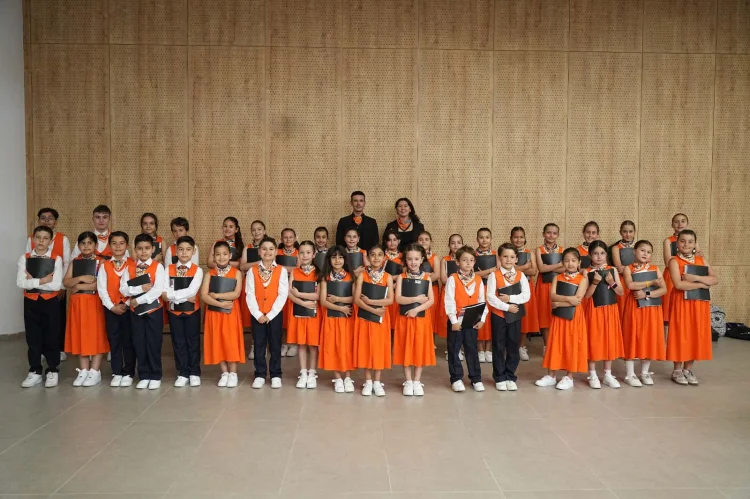 Kocaeli Konservatuvarından Geleceğin Sanatçıları Sahnedeydi: Minik Yetenekler Ayakta Alkışlandı