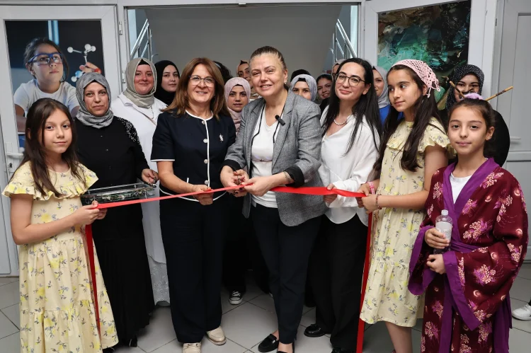 Nilüfer'de Kadın Emeği Göz Nuru Eserler Sergilendi