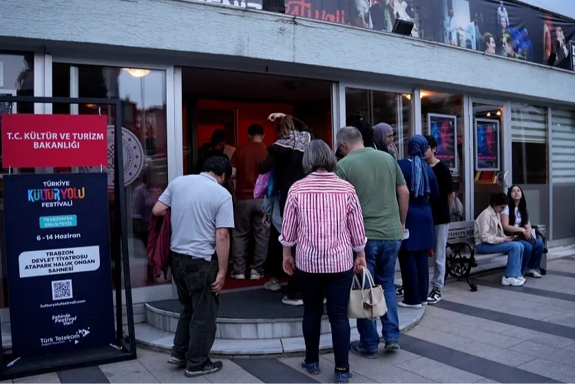 Trabzon Kültür Yolu Festivali'nde Tiyatro ve Geleneksel Sanatlar Buluştu