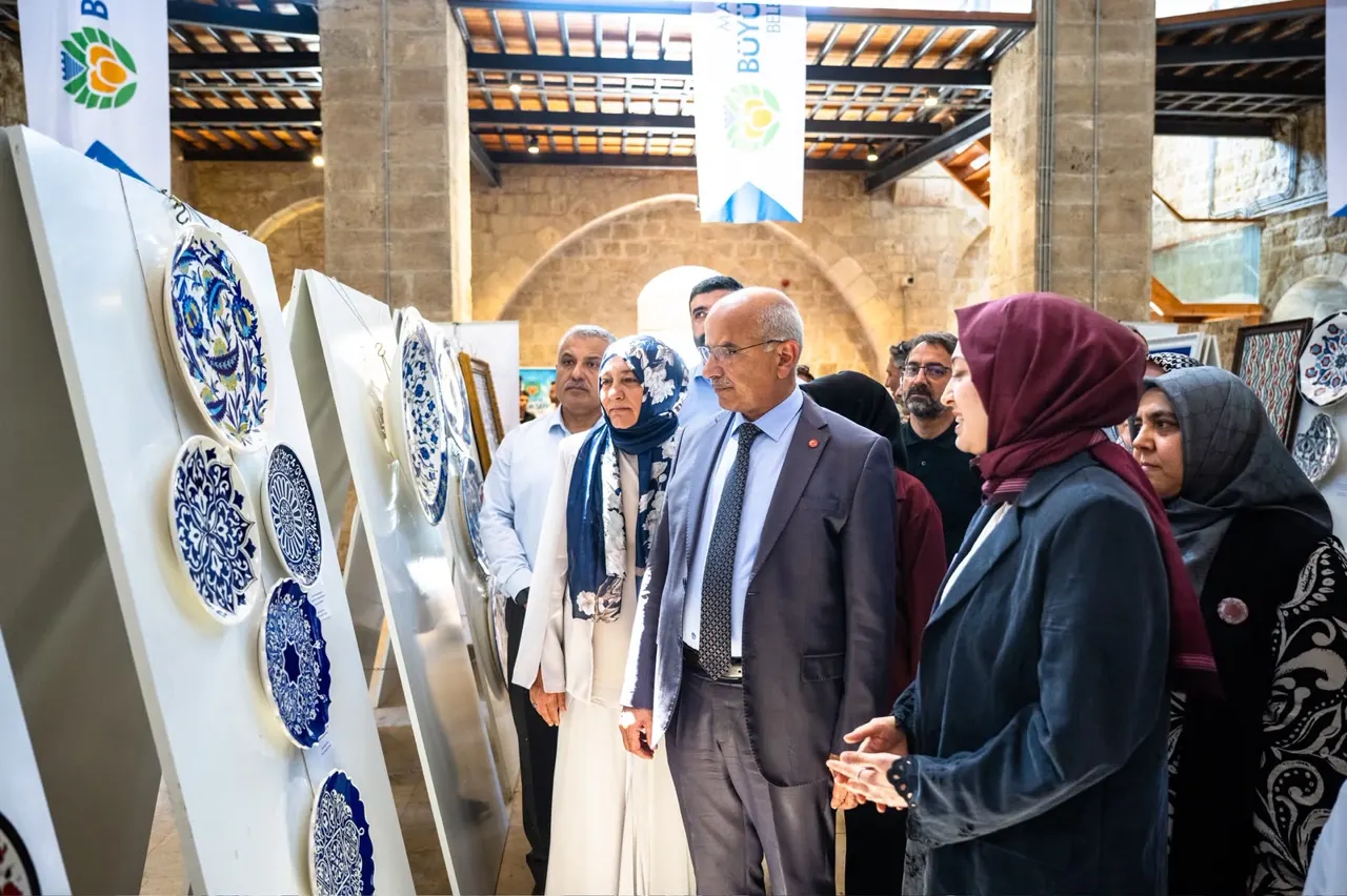 Malatya'da Çini ve Tezhip Sanatının Buluştuğu 'İki Sanat Tek Miras' Sergisi Açıldı
