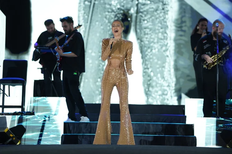 Derya Uluğ'dan Bursa'ya Coşkulu Veda: Kültür Yolu Festivali'nde Unutulmaz Gece