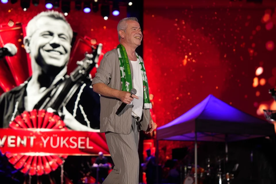Levent Yüksel’den Bursa’ya Unutulmaz Şarkılar: Kültür Yolu Festivali’nde Nostalji Rüzgarı