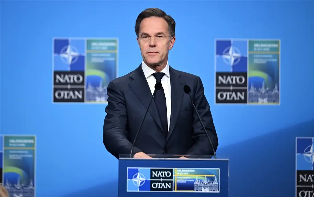 Rutte: Türkiye savunma sanayi yapılanmasıyla örnek konumda