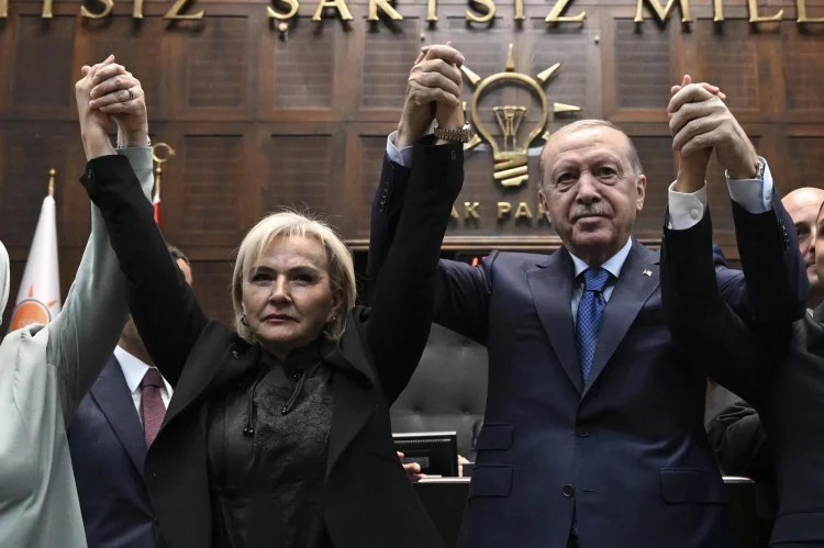 Nimet Özdemir AK Parti’ye Katıldı