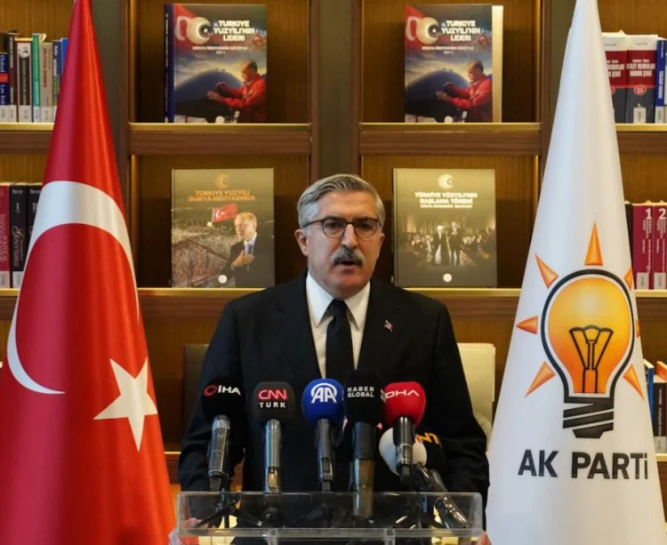 AK Parti'den Özgür Özel'e Financial Times Yazısı Üzerine Tepki: "Siyasi Mücadele Yabancı Gazetelerde Verilmez"