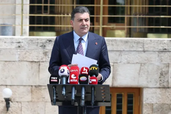 CHP'de Parti Meclisi Üye Yeterliliği Tartışması: Olağanüstü Kurultay İddiası