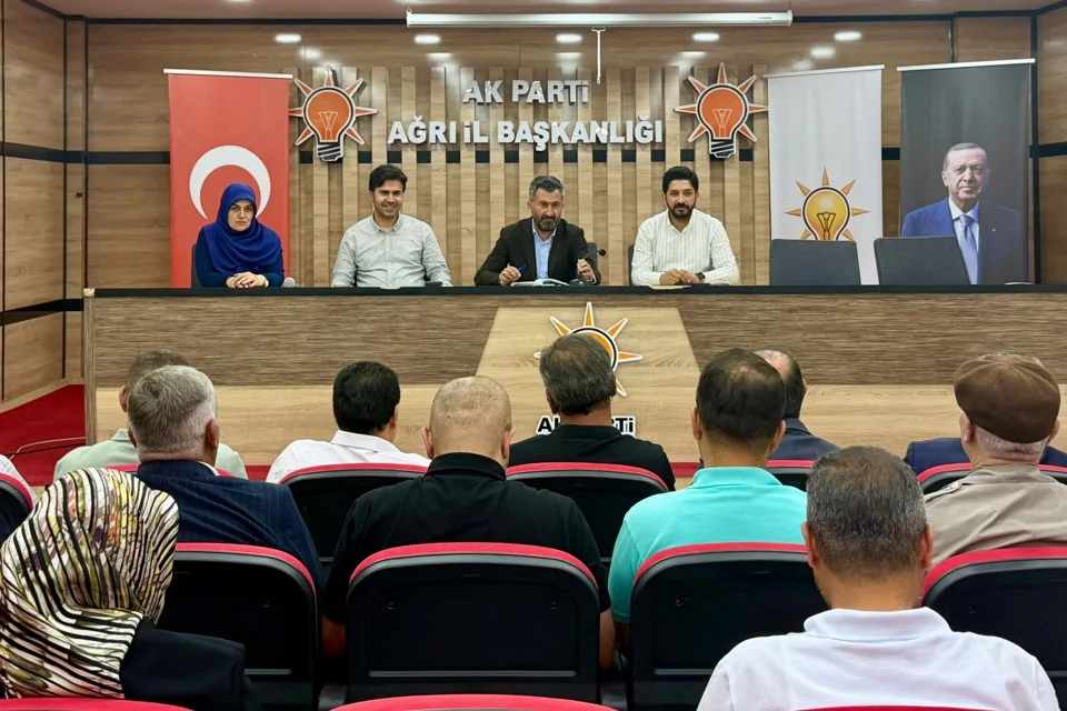 AK Parti Ağrı'da Şehrin Geleceğine Yönelik Yatırımlar Masaya Yatırıldı