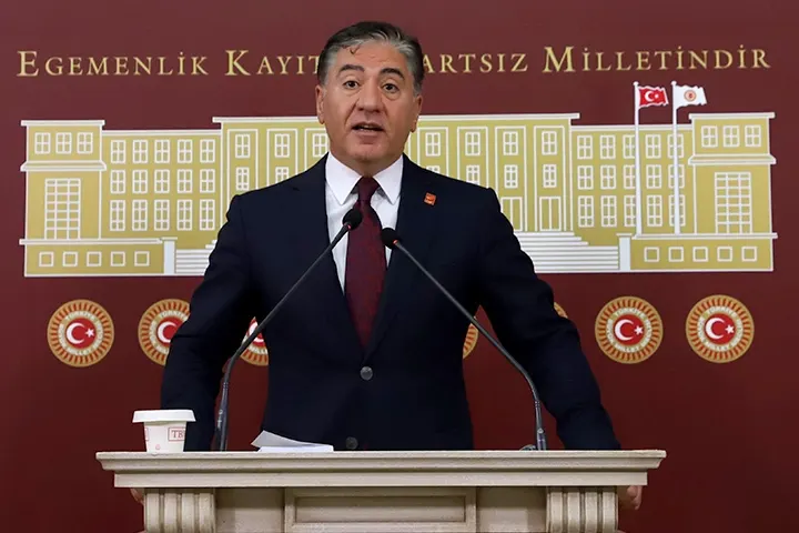 CHP'de Olağanüstü Kurultay Talebi İçin 900 İmza Toplandı