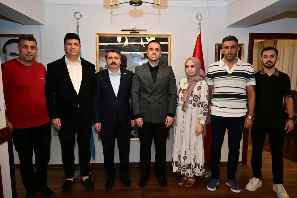 Yıldırım Belediye Başkanı Yılmaz, Ülkü Ocakları'nı Ziyaret Etti