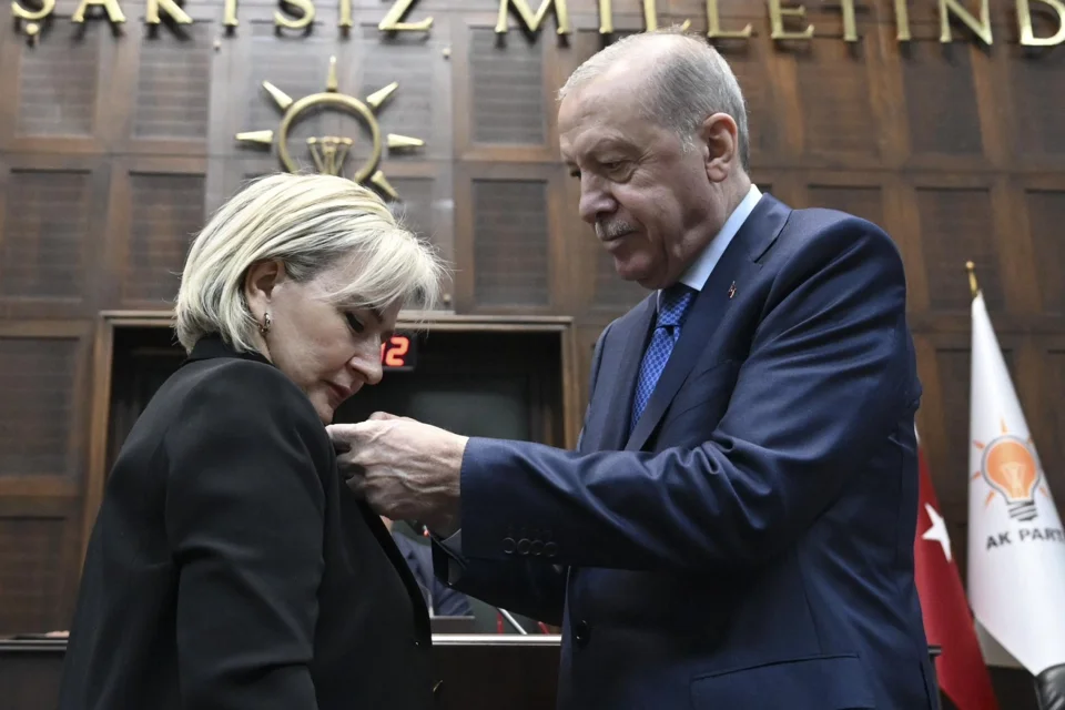 Nimet Özdemir AK Parti’ye Katıldı