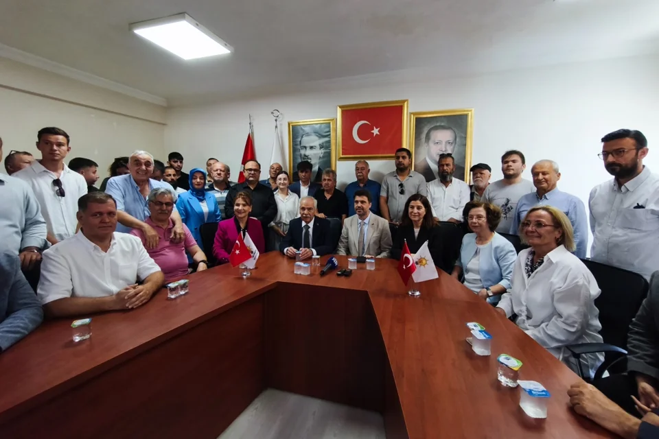 Keşan Belediye Başkanı Mehmet Özcan AK Parti'ye Katıldı: "Geçişimizin Bedeli Keşan'a Hizmet Olsun"