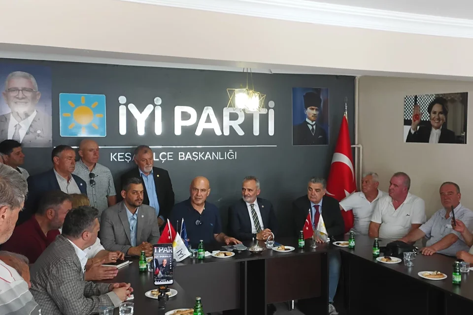 İYİ Parti'den "Tek Adam Rejimi" Vurgusu: Çömez ve Akalın Keşan'da Halkla Buluştu