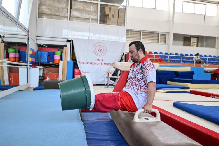 Down Sendromlu Milli Sporcu Alper Öztürk’ten Tarihi Başarı: Sofya’da 7 Altın Madalya