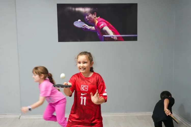 Maltepe'de Çocuklar İçin Yaz Spor Okulu Açıldı: Futsal ve Masa Tenisi Dersleri Başladı