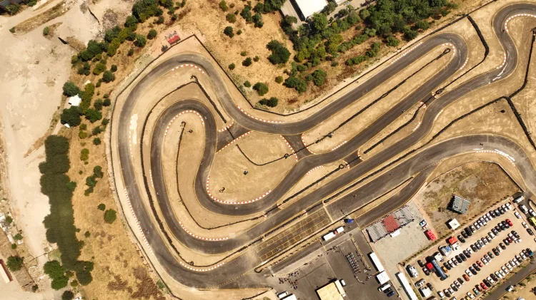 Bursa'da Gençler Pisti Adrenalinle Doldurdu: Ulusal Karting Şampiyonası Üçüncü Ayak Yarışları Başladı