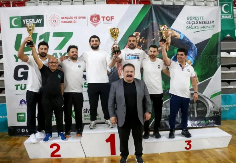 Karataylı Güreşçilerden Sivas'ta Madalya Yağmuru: Takım Halinde Türkiye İkinciliği