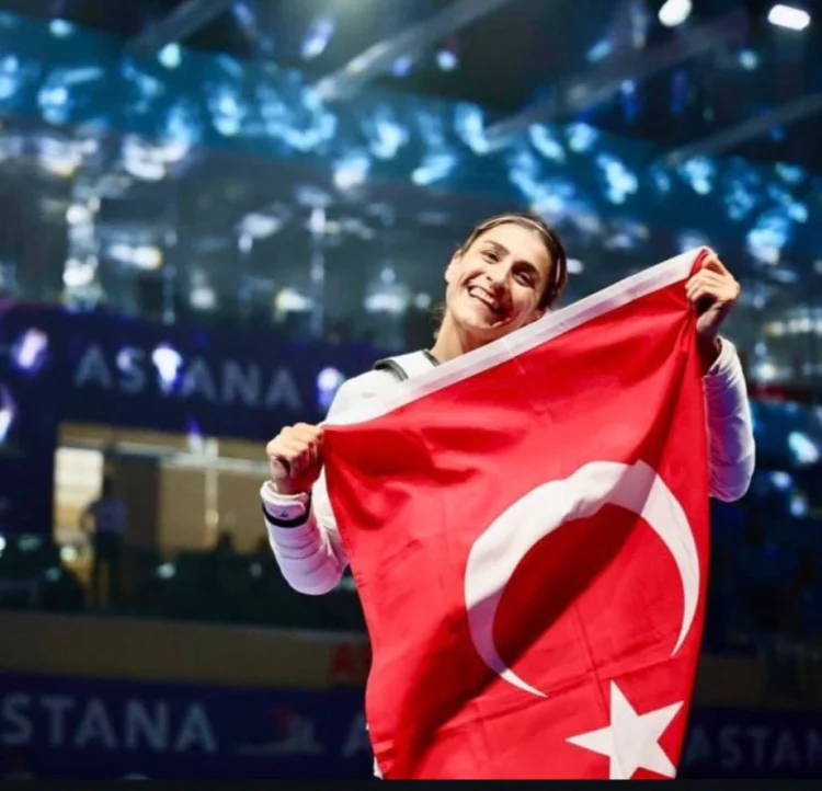 Milli Tekvandocu Hatice Kübra İlgün'den Kazakistan'da Çifte Madalya
