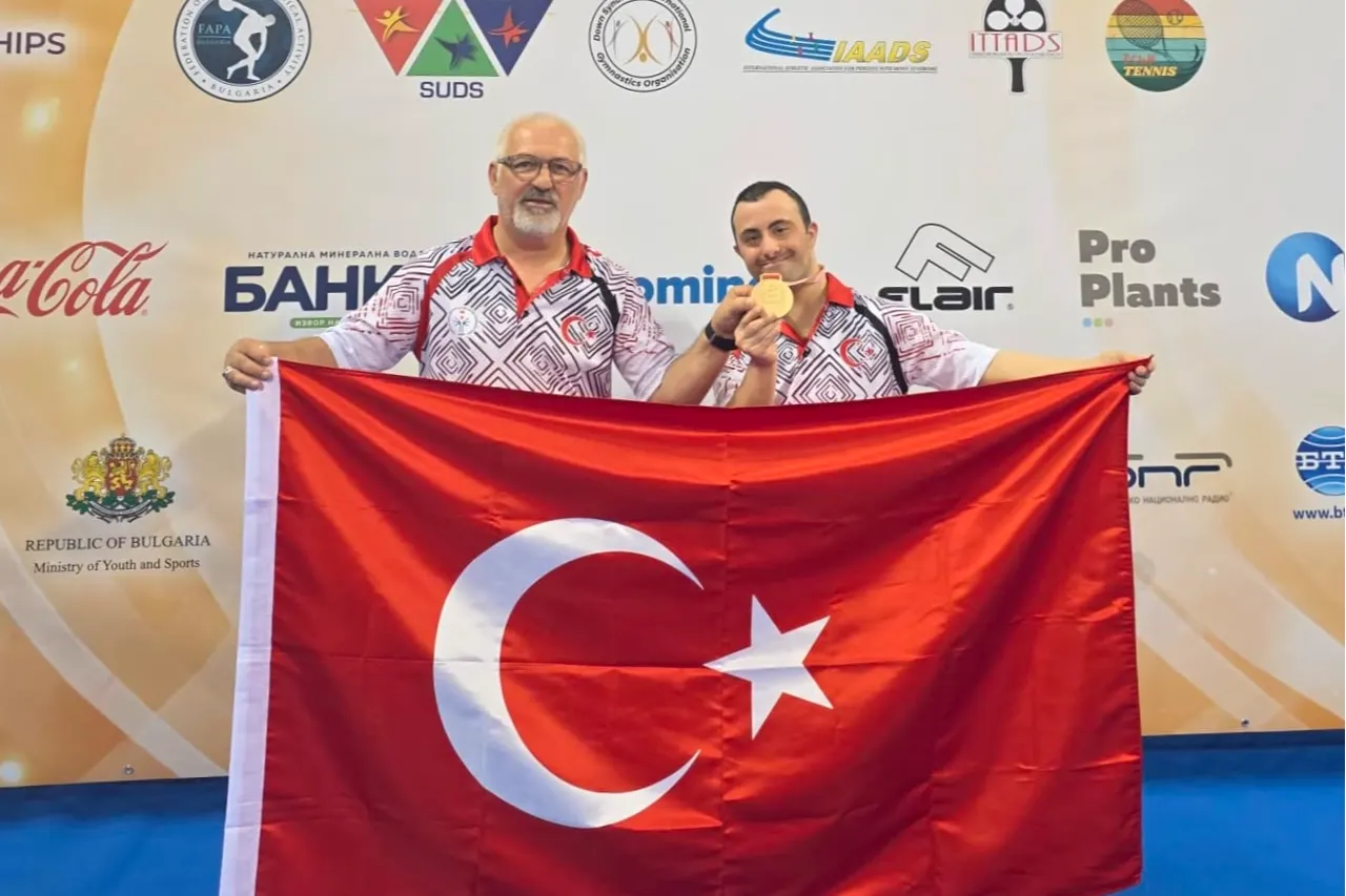 İzmirli Özel Sporcu Alper Öztürk’ten Dört Altın Madalya İle Tarihi Başarı