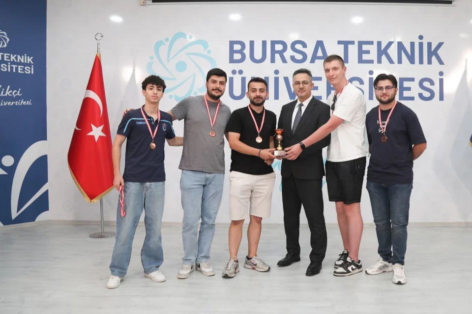 Bursa Teknik Üniversitesi'nde Spor Turnuvaları Kazananları Ödüllendirildi