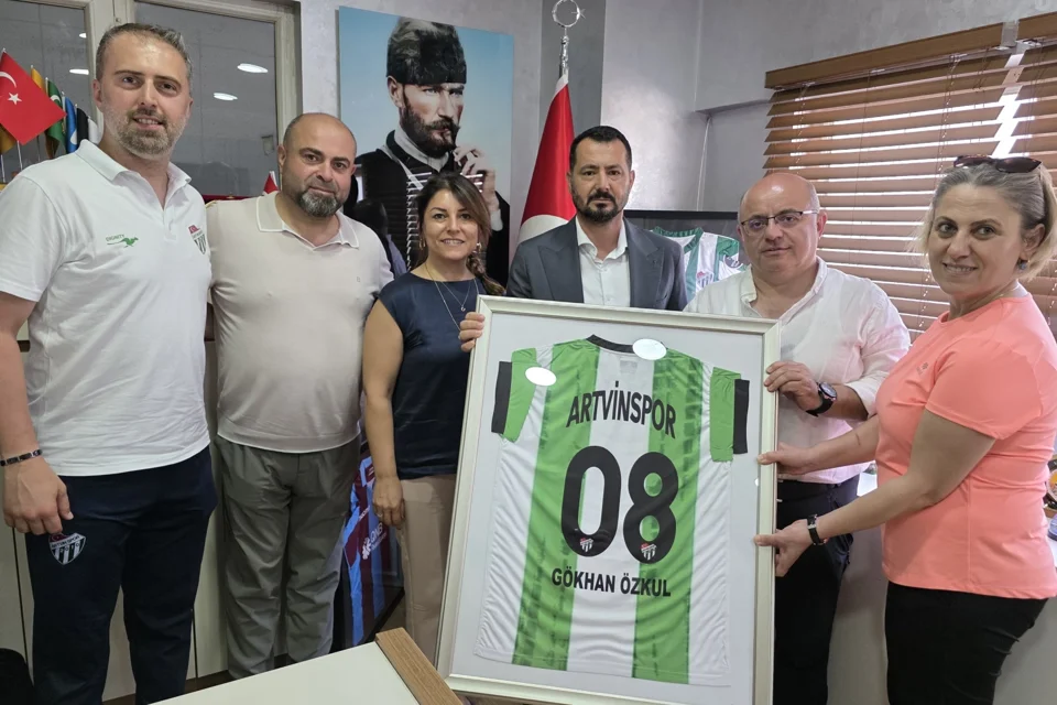 İş İnsanı Özkül'den Artvinli Gençlere Spor Yatırımı Çağrısı: "Salon Sayısı Artırılmalı"