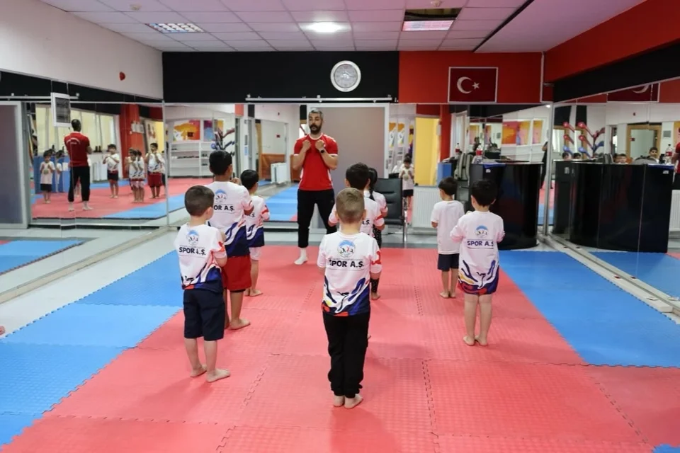 Kayseri'de Yaz Spor Okulları Başladı: Minik Sporcular Sahalara İndi