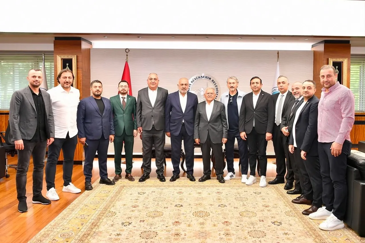 Kayserispor Yönetimi ve Teknik Direktör Gerin'den Başkan Büyükkılıç'a Ziyaret