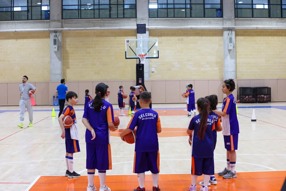 Selçuklu'da Yaz Spor Okulları Açıldı: Yetenekli Çocuklar Sahneye Çıkıyor
