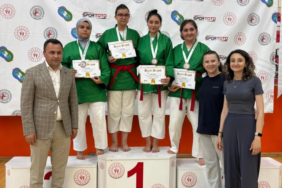 Kütahya Belediyespor'dan Kuraş Şampiyonası'nda Altın ve Bronz Madalya