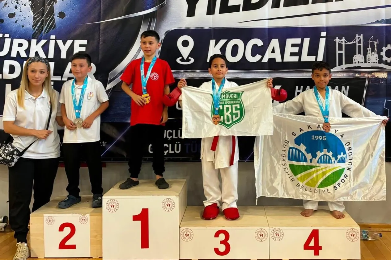 Sakarya Karate Takımı Kocaeli'den 19 Madalyayla Döndü
